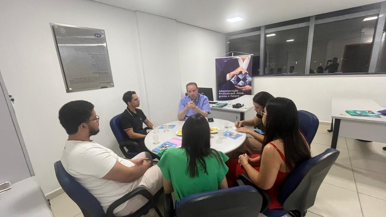 CRA de Goiás recebe estudantes da UniEVANGÉLICA, em visita técnica